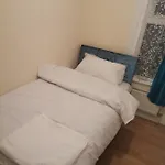 Single Room Near London Seven Kings Train Station