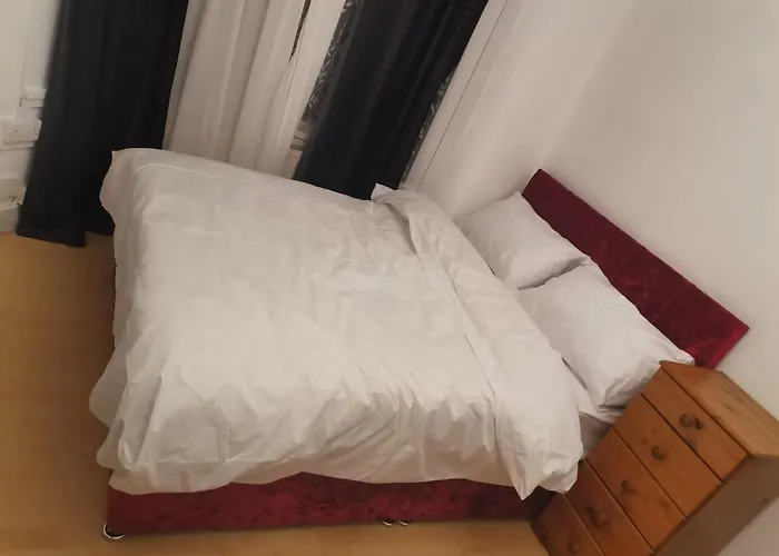 Single Room Near London Seven Kings Train Station