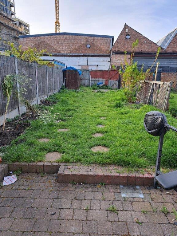 Homestay Single Near Seven Kings Train Station London