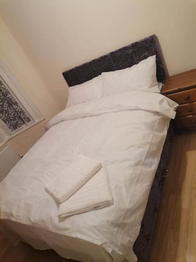 Single Near Seven Kings Train Station Homestay *